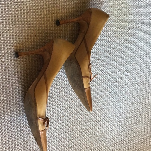 Manola Blahnik tan high heel pumps - Picture 4 of 6